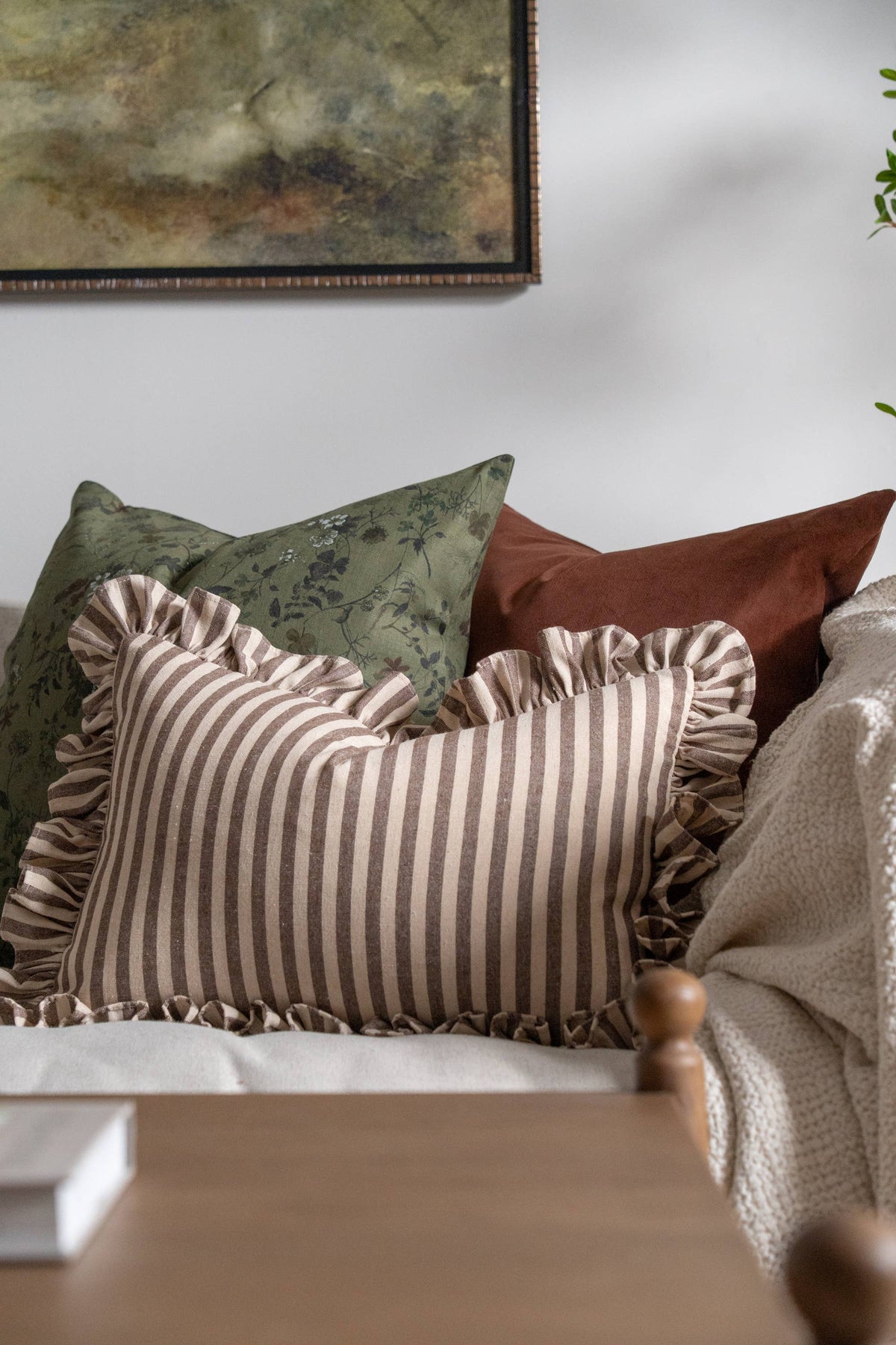 Reina Floral Linen Pillow: 20"x20"