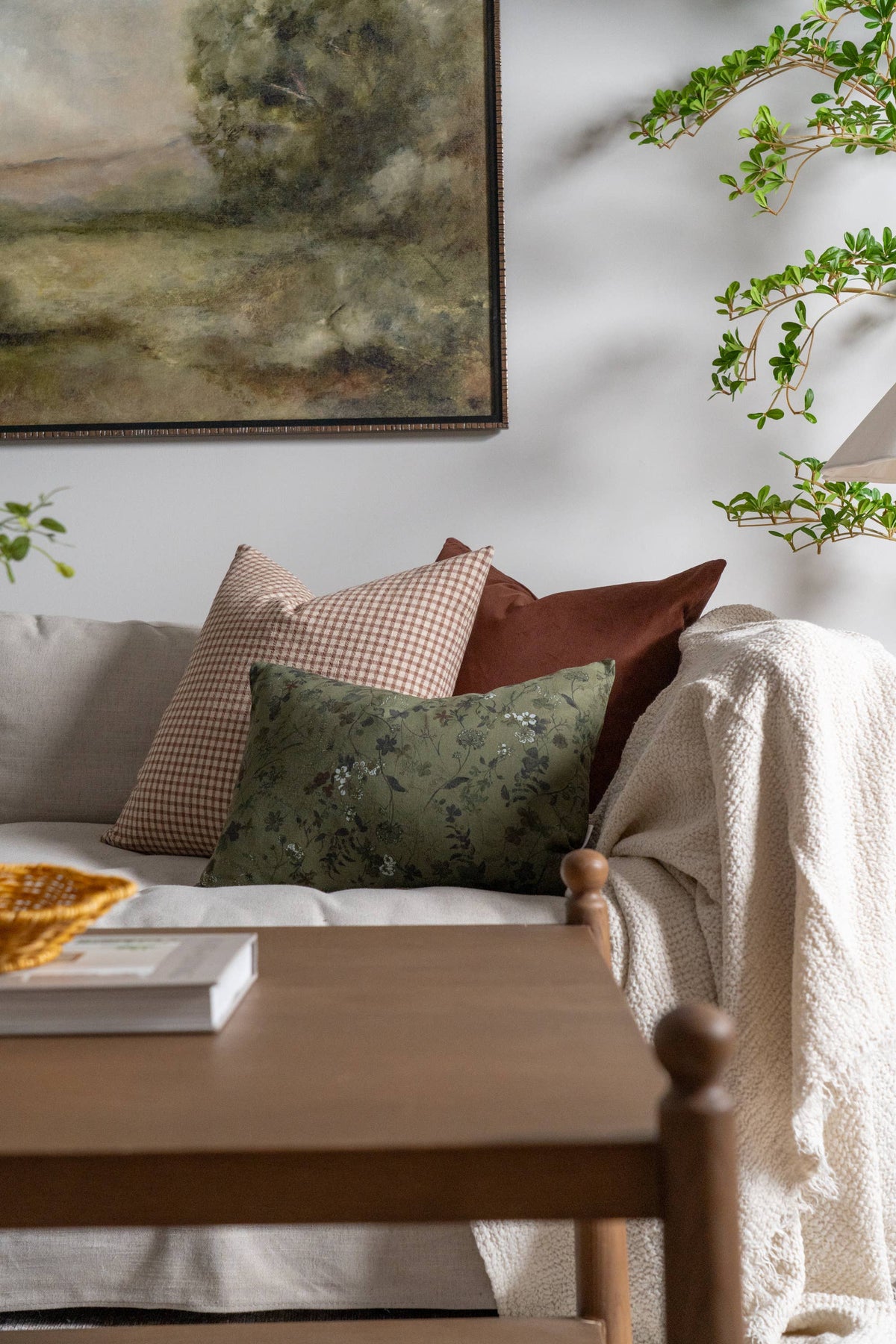 Reina Floral Linen Pillow: 20"x20"