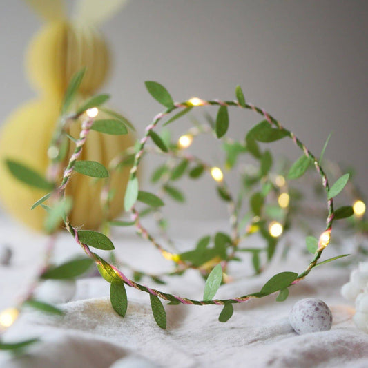 Green Leaf Fairy Light String: 2 batteries included