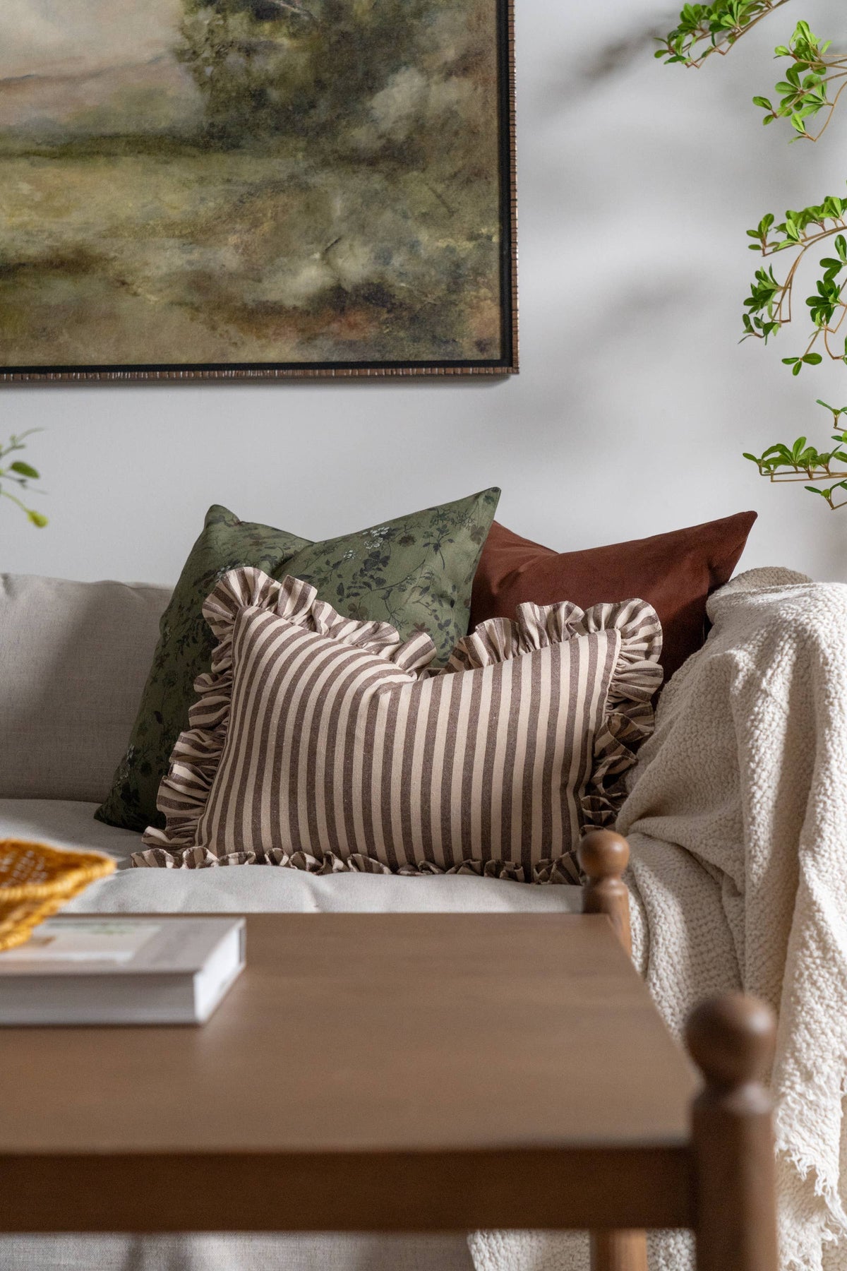 Reina Floral Linen Pillow: 20"x20"