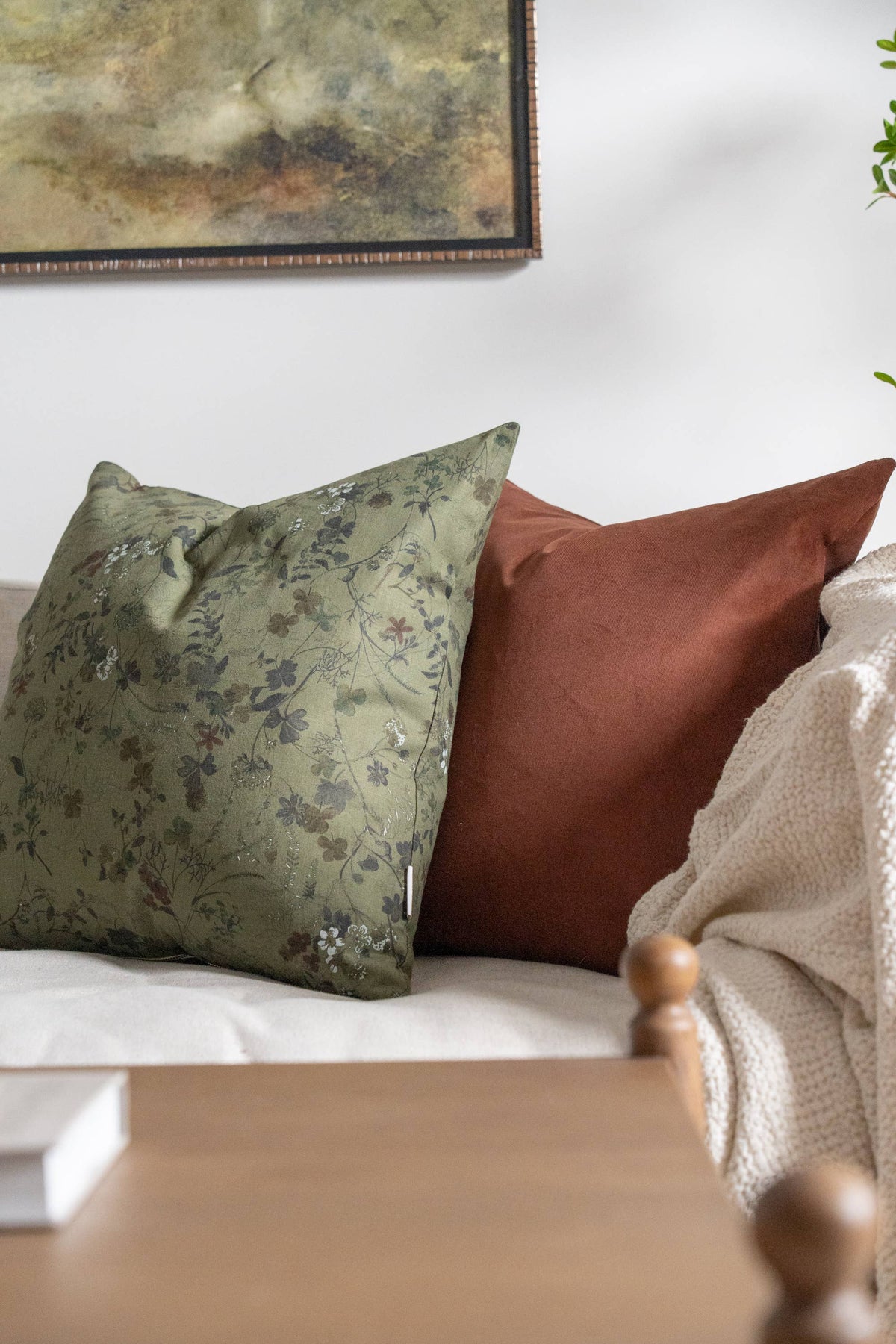 Reina Floral Linen Pillow: 20"x20"