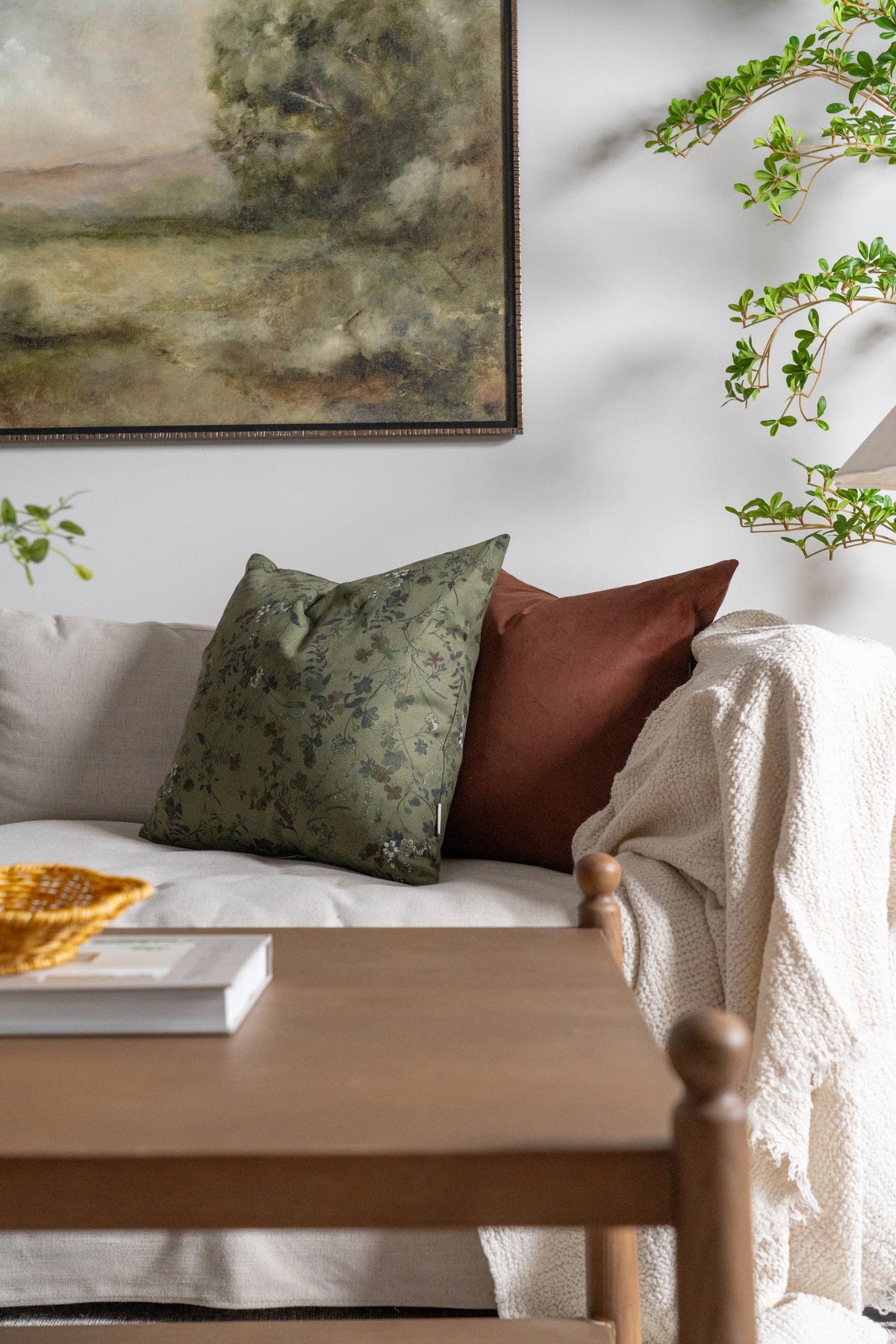 Reina Floral Linen Pillow: 20"x20"